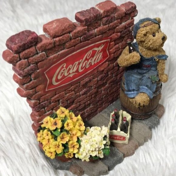 Coca-Cola x Boyds Bears Bearstone Collection 'Boyd F. Thirstin' - Picture 7 of 10